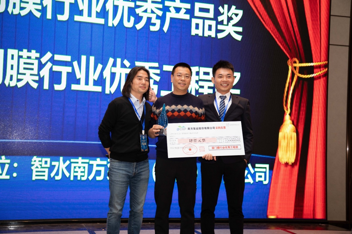 颁奖2.JPG 颁奖2.JPG